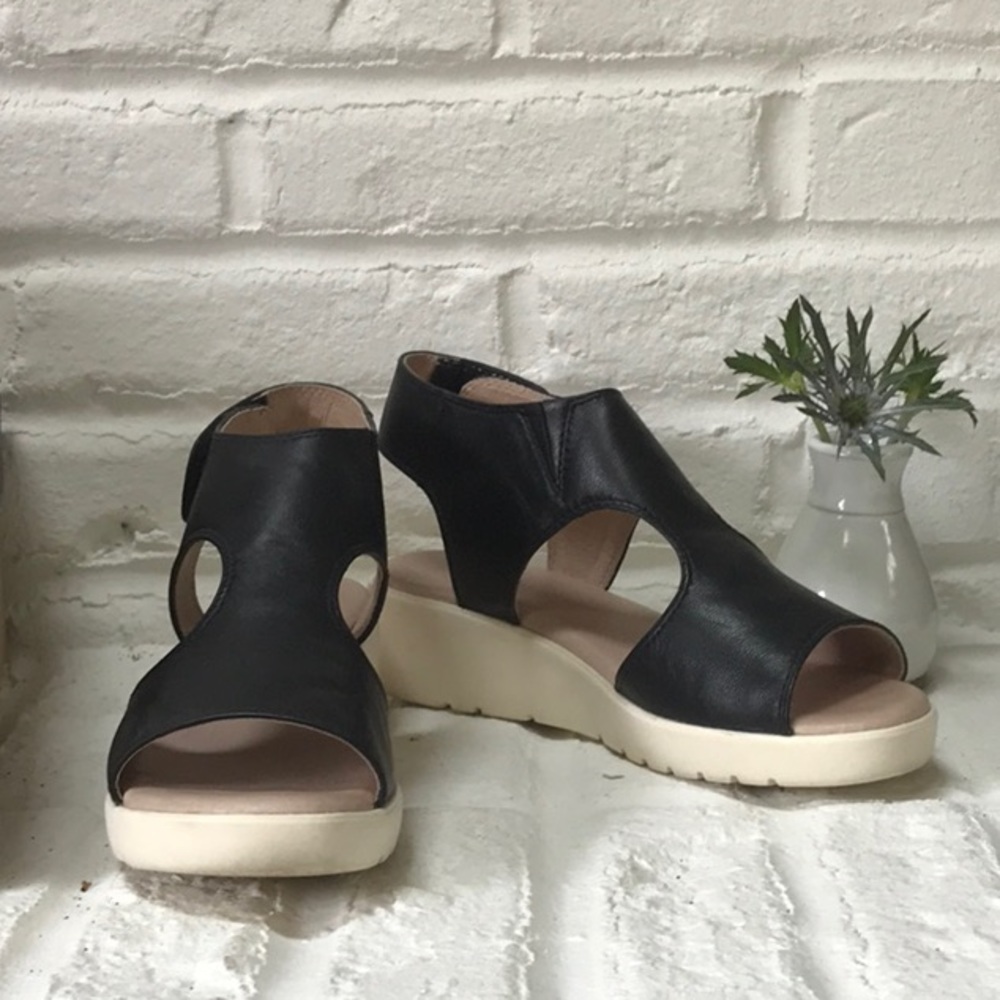 NIB Johnston & Murphy Red  Camilla Sandal 7.5. Lightly worn!